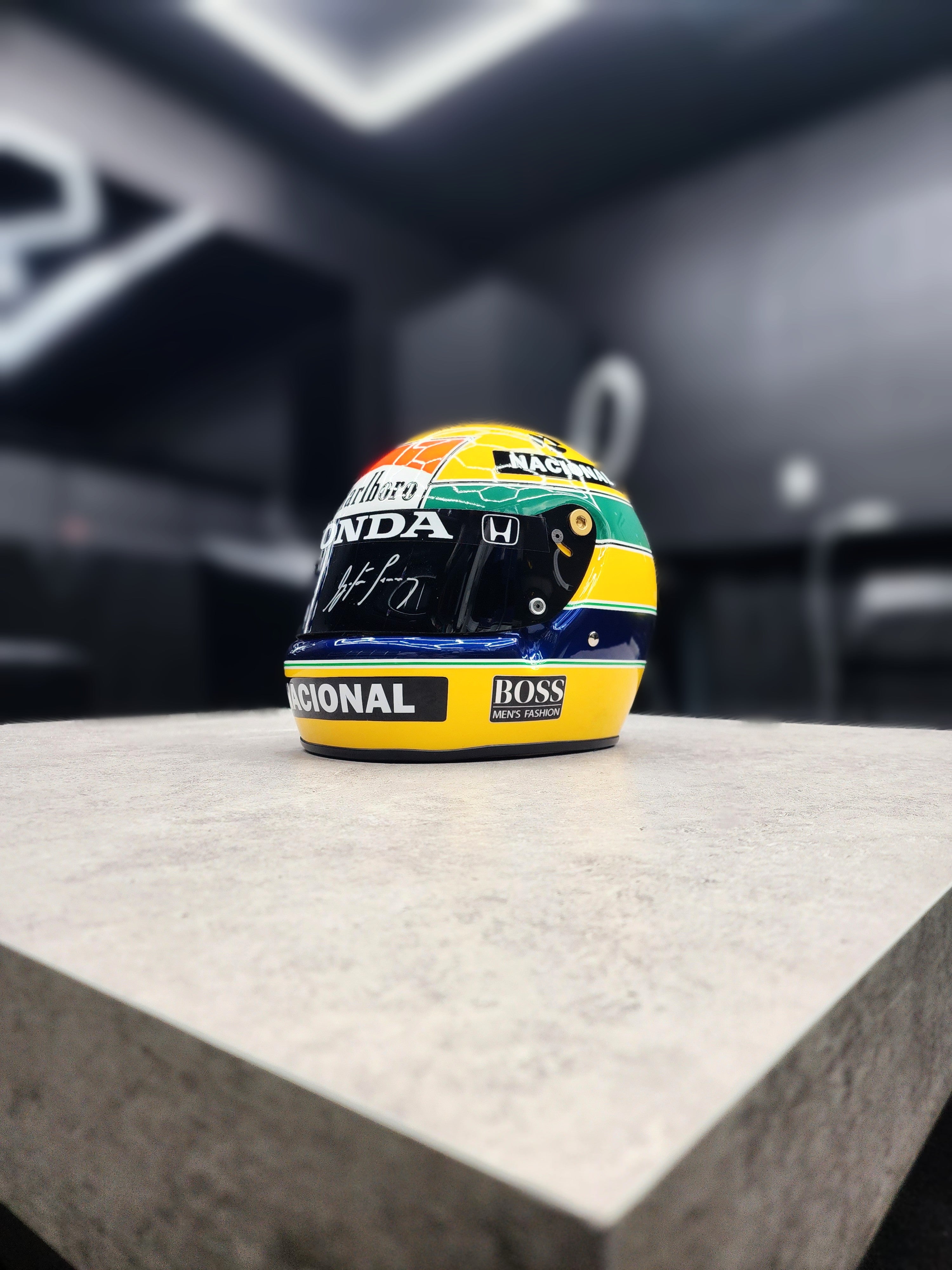 スポーツ選手 A.Senna F1 Replica Items Collector Book Ayrton Senna F1® Memorabilia | Replica Helmet | F1 Authentics